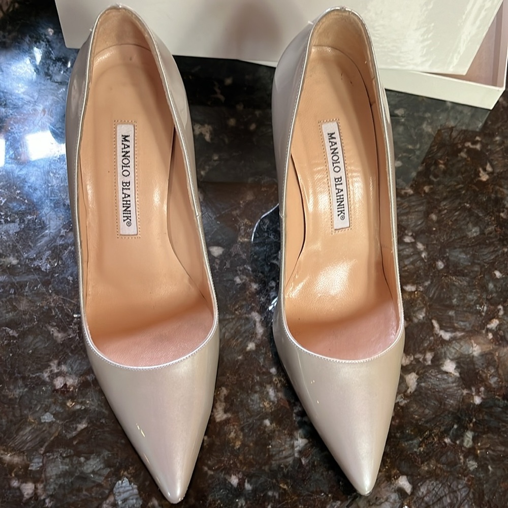 Manolo Blahnik Silver Patent Pumps Sz 7